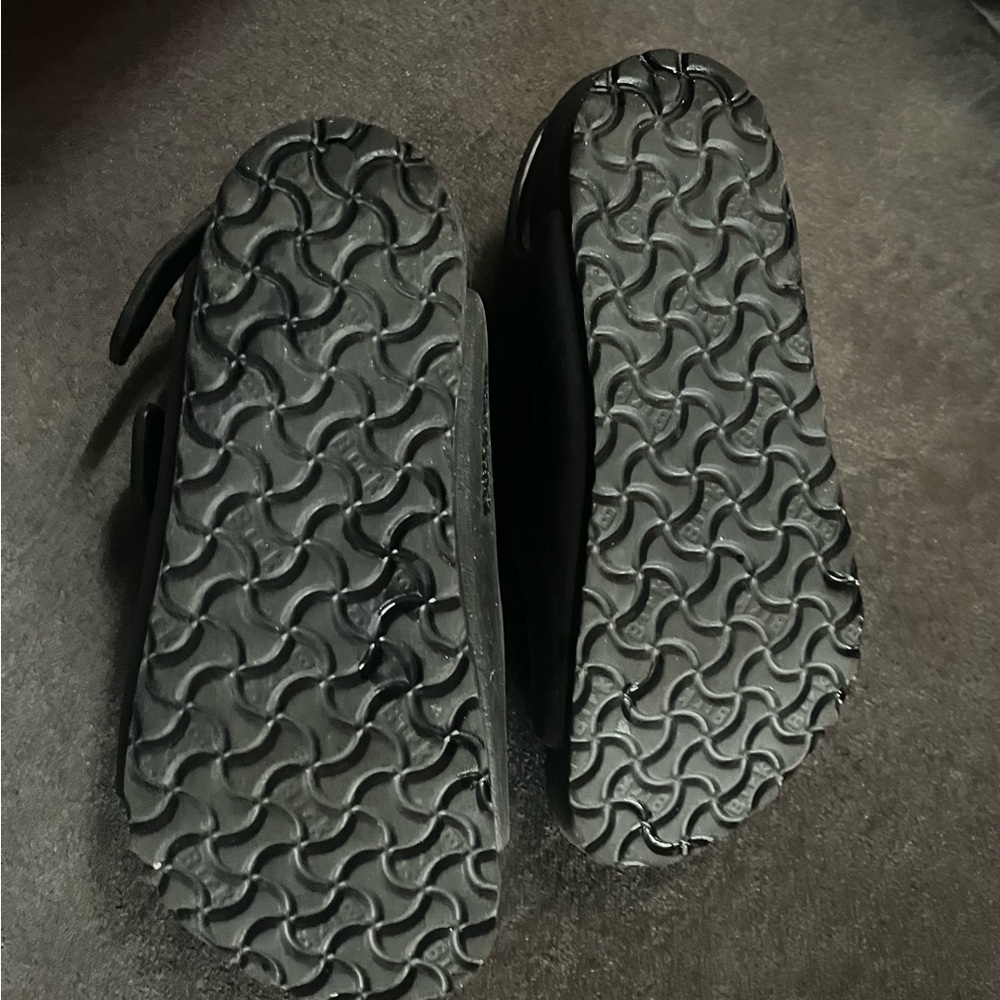 Kids Black Birkenstock Sandals sz 28/8 - Picture 2 of 3